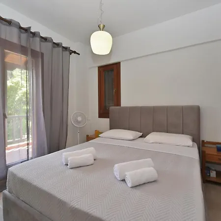 Semesterbostad Sani Delight *